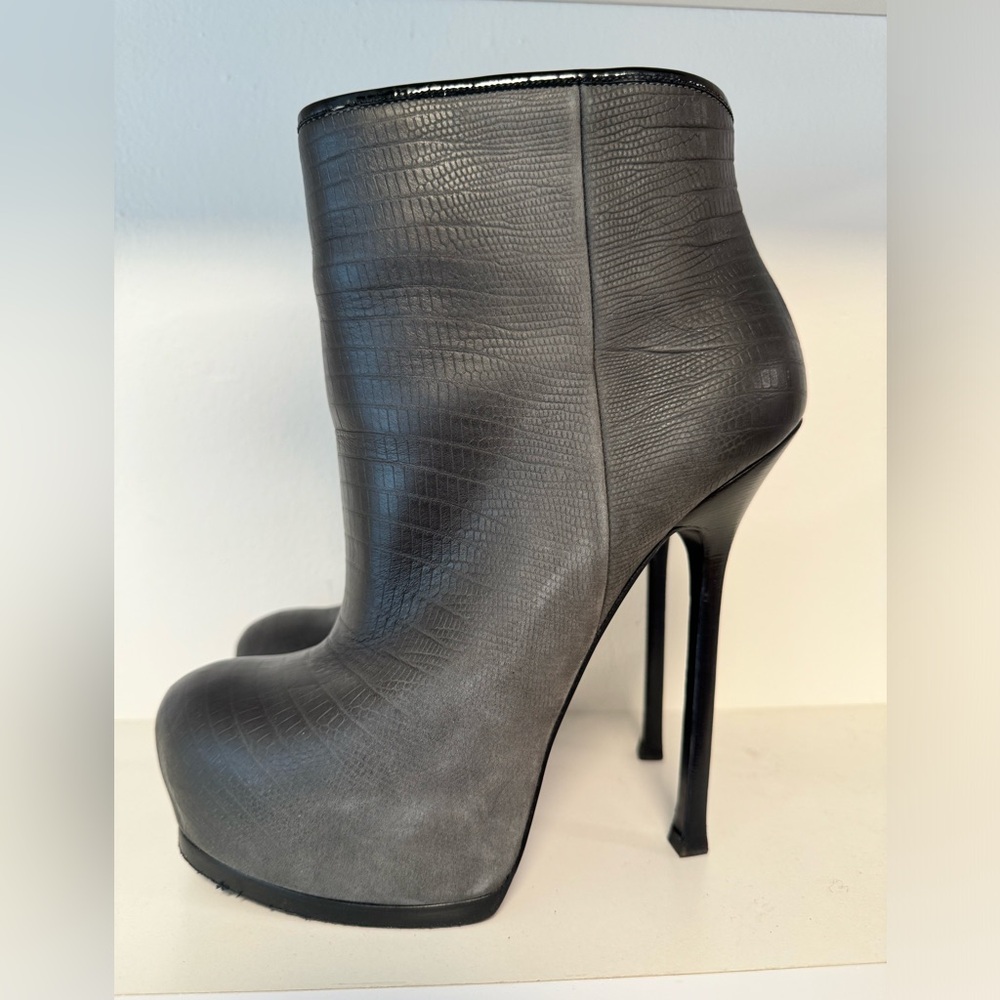Yves Saint Laurent. YSL Tribtoo 105 Platform Boots. 37.5. Degrade Grey Black.